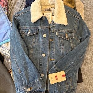 NWT - Levi’s SilverTab Sherpa Collar Denim Trucker Jacket NWT Y2K Style